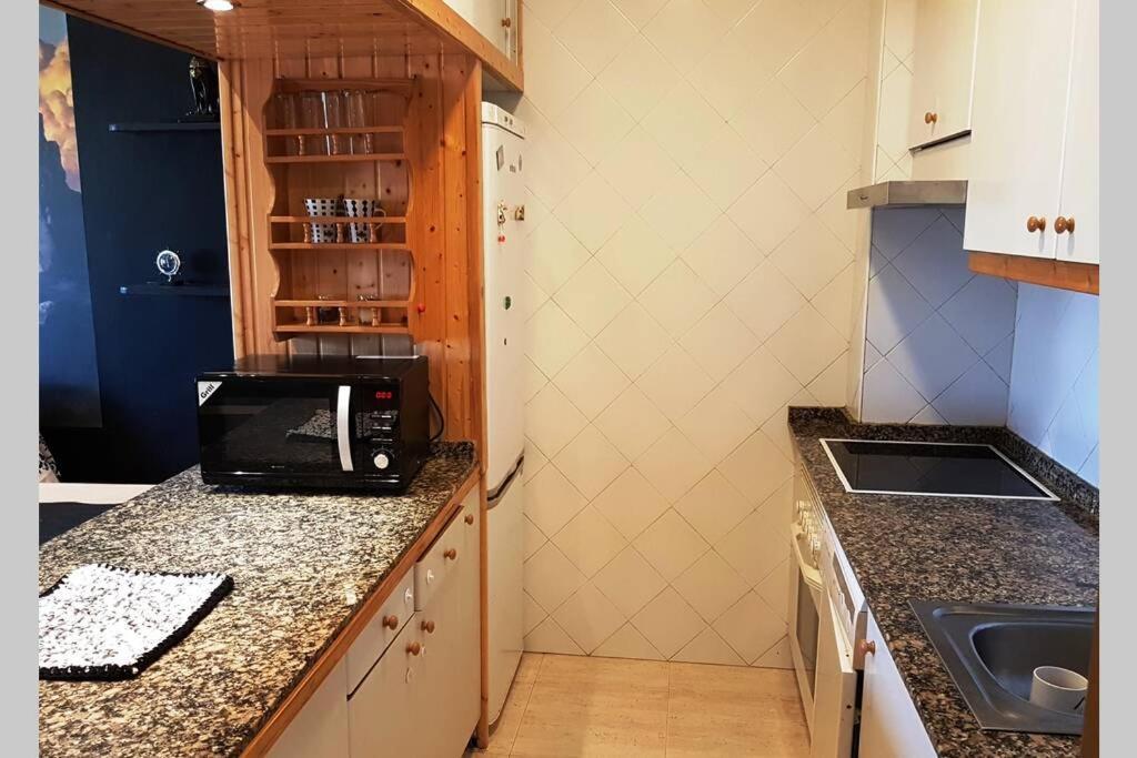 Apartamento Apto. Reformado Primera Línea Playa De Samil, *