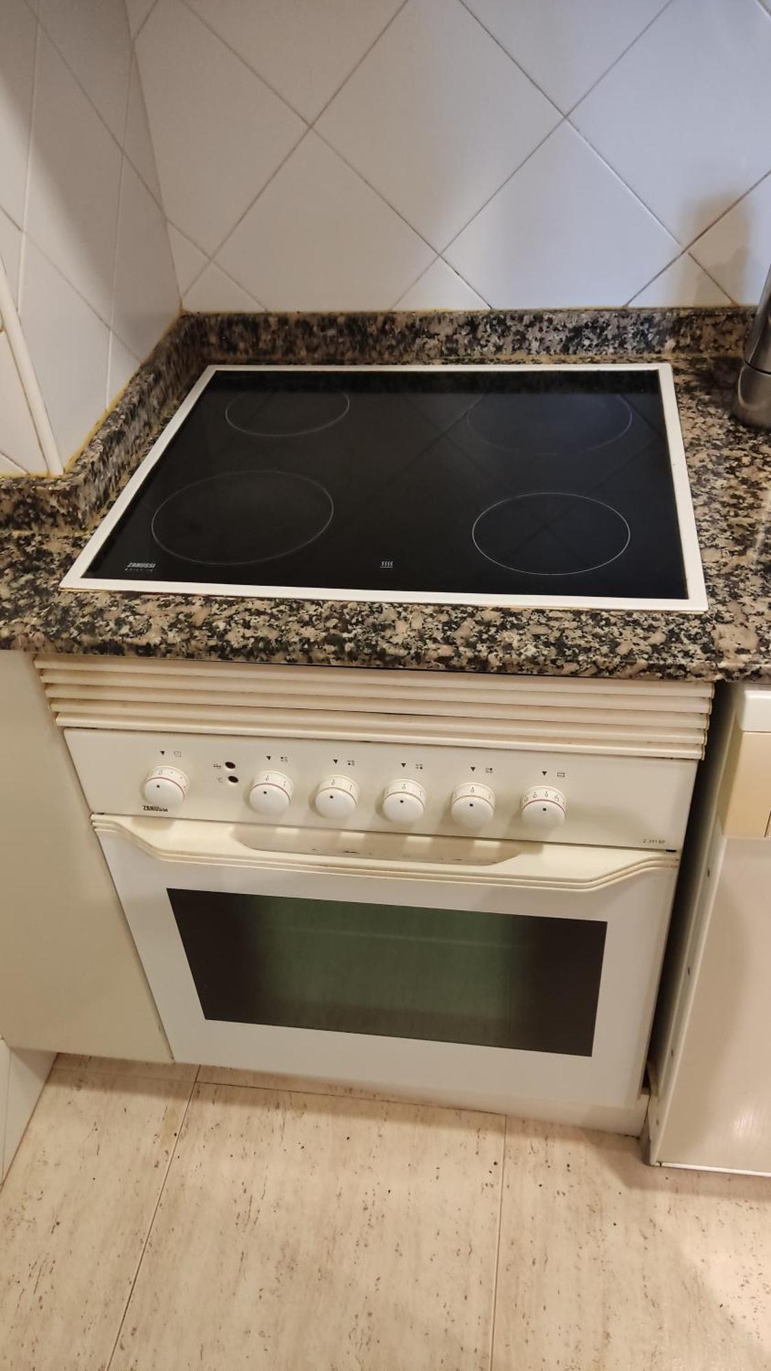 Apartamento Apto. Reformado Primera Línea Playa De Samil, *